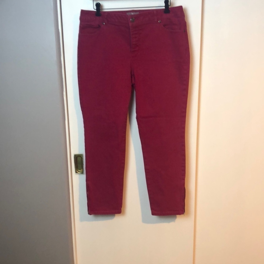 Chico’s So Slimming, SZ 2, zip hem, pink/Red.  Perfect for fall. Parties, dinner
